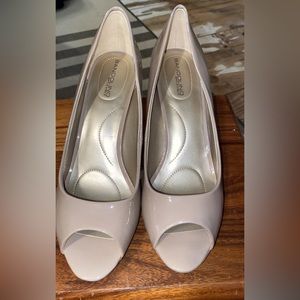 Bandolino B Flexible Rainaa Pumps, color Café Latte, size 9.5